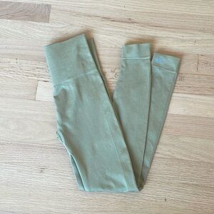 SET ACTIVE x Madelyn Cline leggings